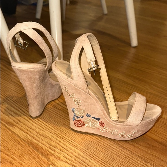 Embroidered Wedges - Picture 1 of 5
